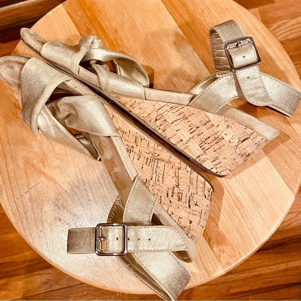 St John’s Bay 8.5 2-inch cork wedge heel, gold shimmer cross-toe Pasadena EUC